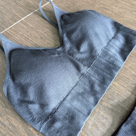 Lolë Workout Kit - Sweat Tech Rib Bra & Leggings - Picture 12 of 14